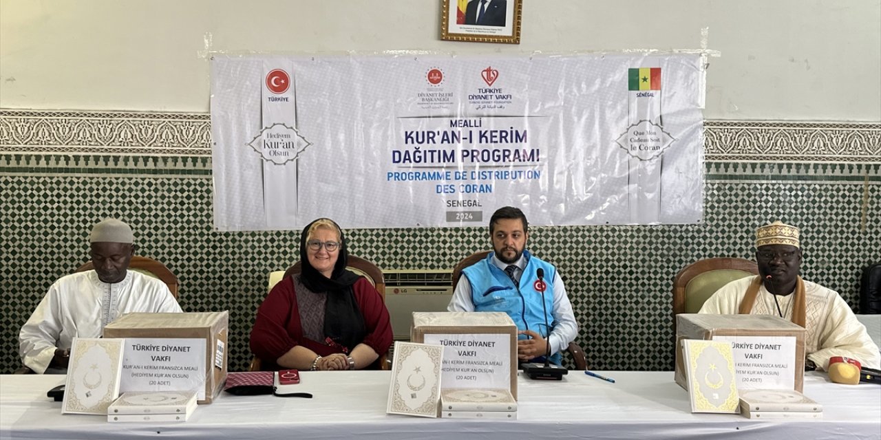 Türkiye Diyanet Vakfından Senegal'deki derneklere Kur'an-ı Kerim desteği