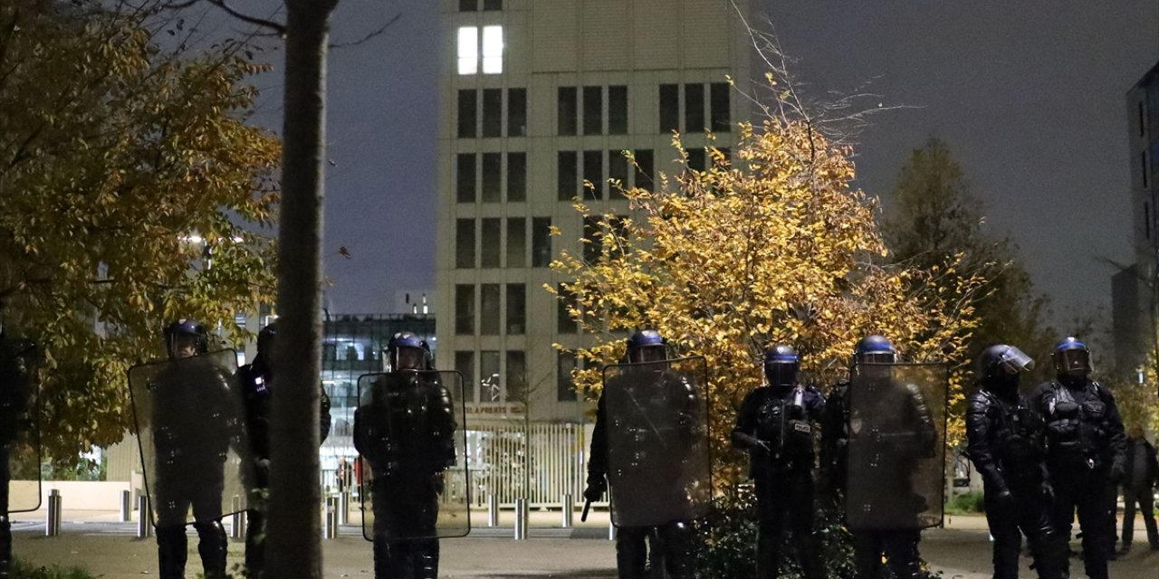 Fransa-İsrail futbol karşılaşması Paris'te protesto edildi