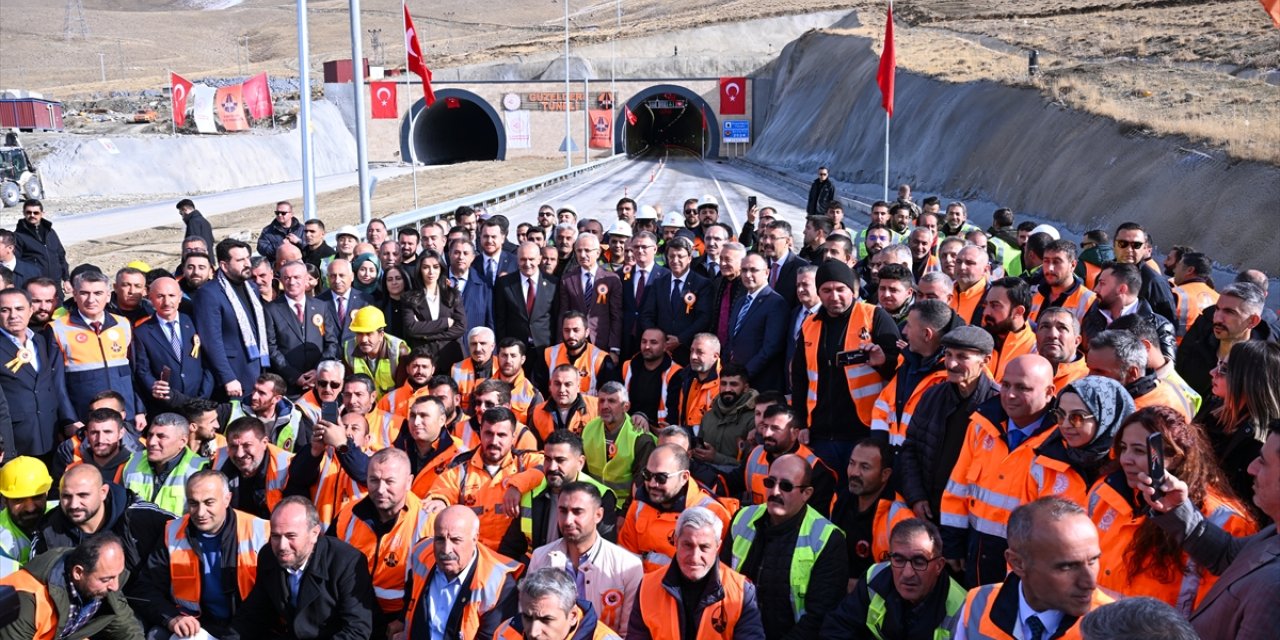 Bakan Uraloğlu, Van-Hakkari kara yolundaki Güzeldere Tüneli'nin açılışında konuştu: