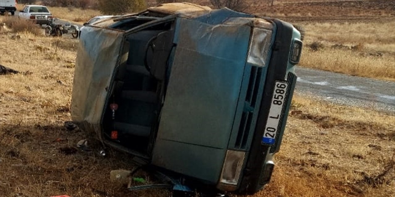 Denizli'de devrilen otomobildeki 1 kişi öldü, 1 kişi yaralandı