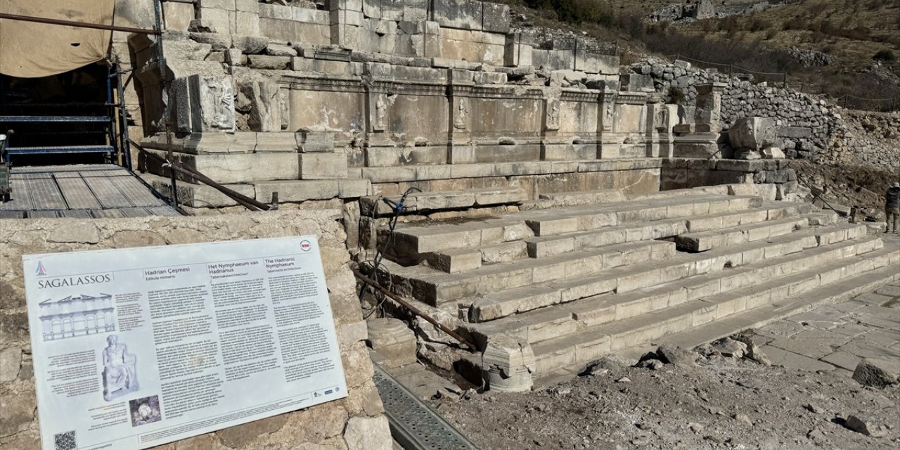 Sagalassos Antik Kenti'nde anıtsal Hadrianus Çeşmesi ayağa kaldırılıyor