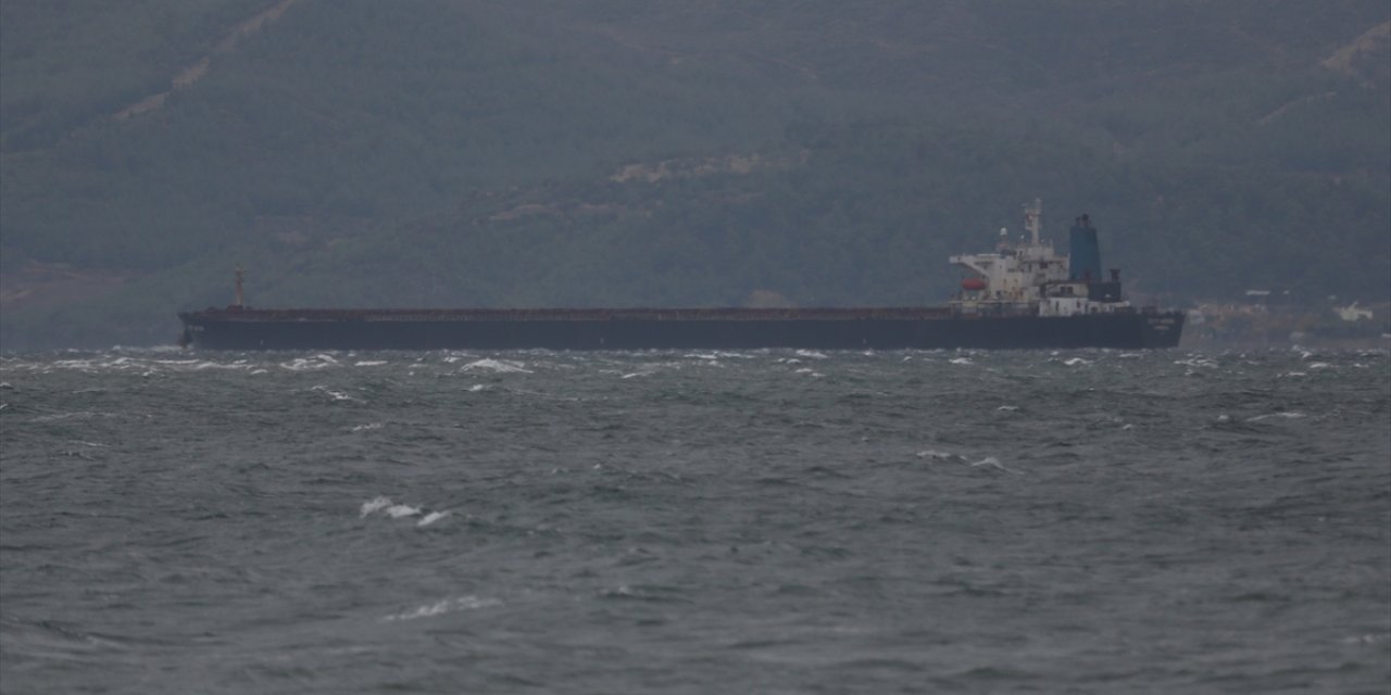 Çanakkale Boğazı gemi arızası nedeniyle çift yönlü olarak geçişlere kapatıldı