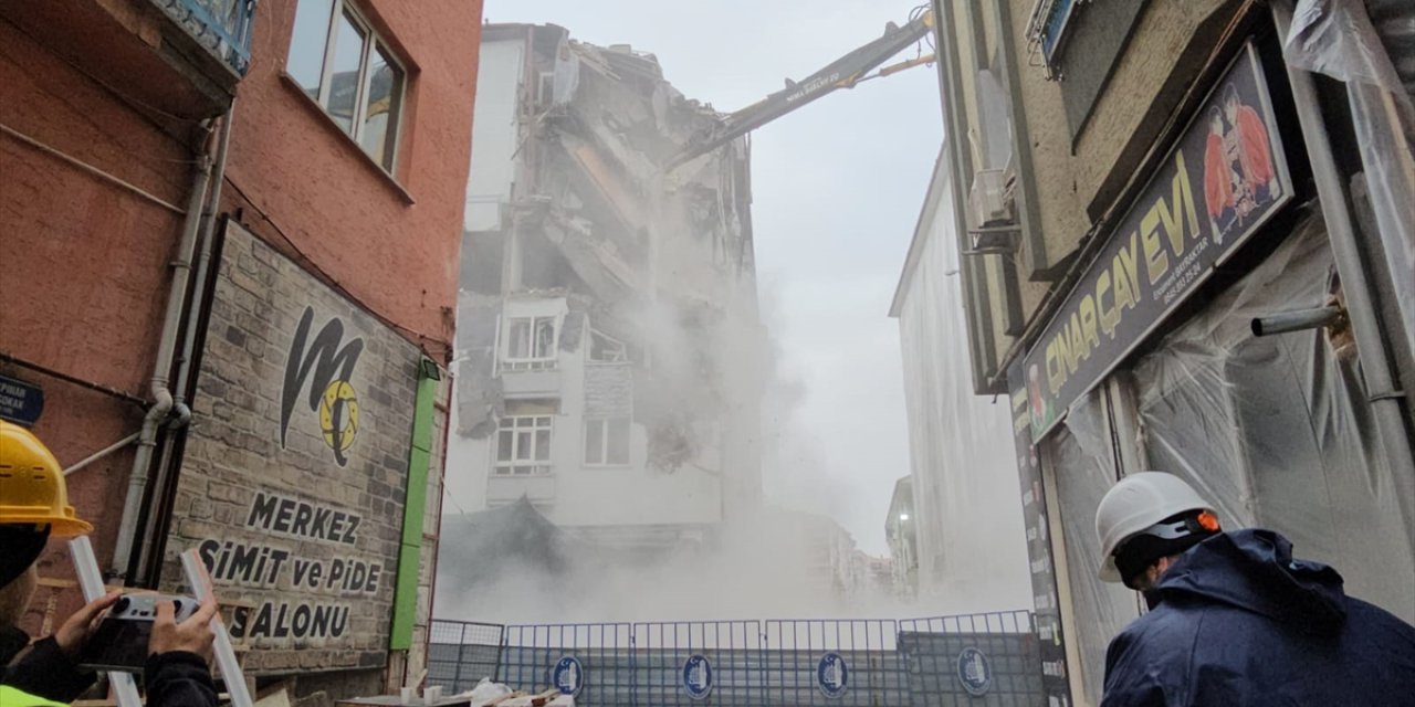 Çorum'da patlamada hasar gören binanın yıkımına başlandı