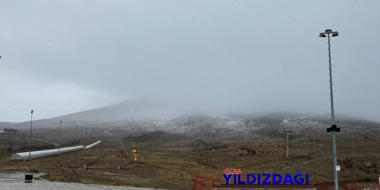 Yıldız Dağı Kayak Merkezi'nde kar etkili oldu