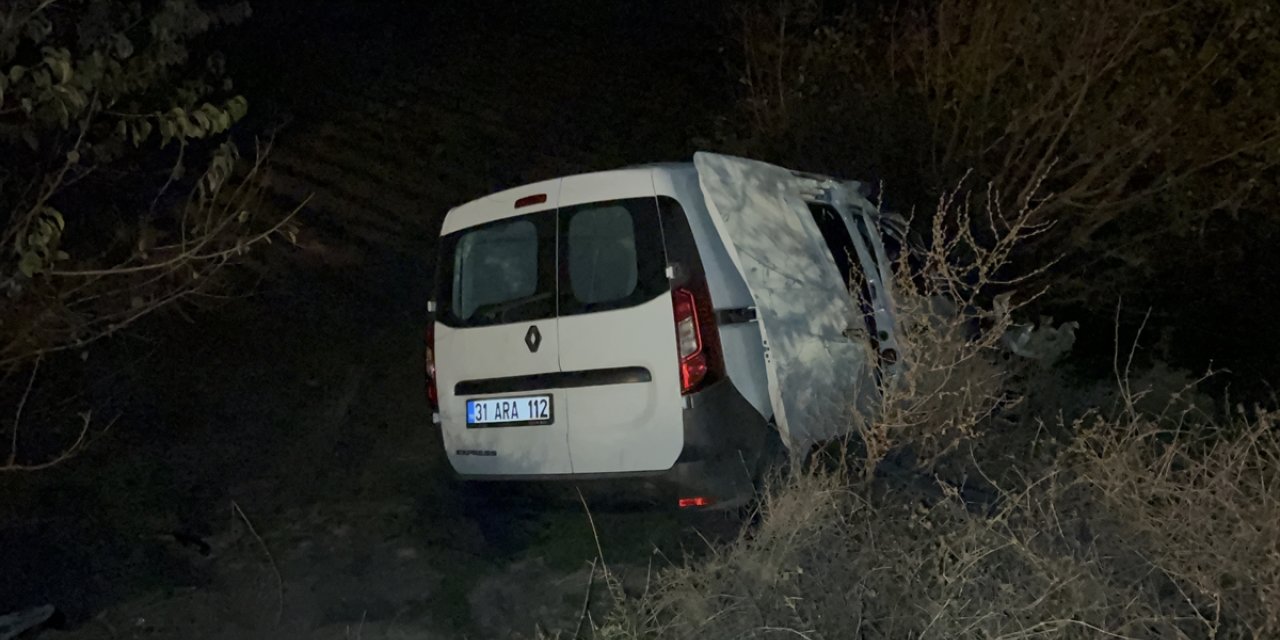 Hatay'da traktör ile hafif ticari aracın çarpıştığı kazada 2 kişi yaralandı