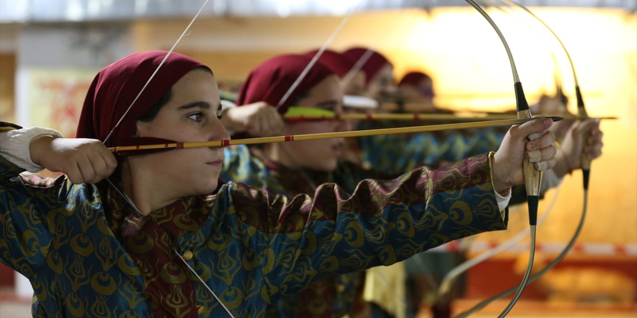 Bursalı genç okçular, ulusal ve uluslararası başarılarını sürdürüyor