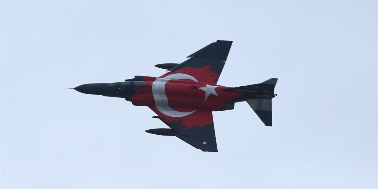 "F-4E Phantom 2" uçaklarının envantere girişinin 50. yılı etkinliğinde "fil yürüyüşü" yapıldı