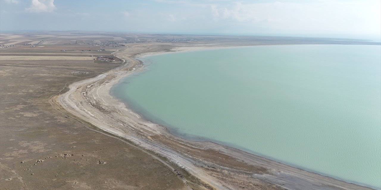 Doğaseverler Arin Gölü kıyısında yürüyüş yaptı