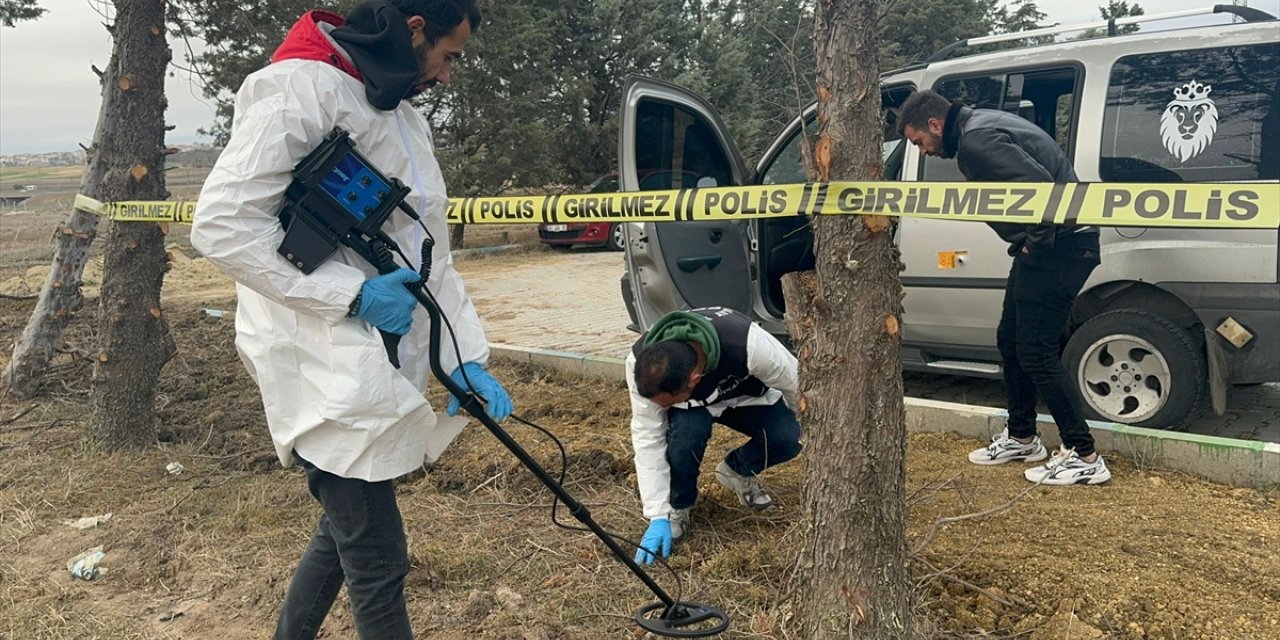 Tekirdağ'da 2 kişi mezarlıkta park halindeki araçta ölü bulundu