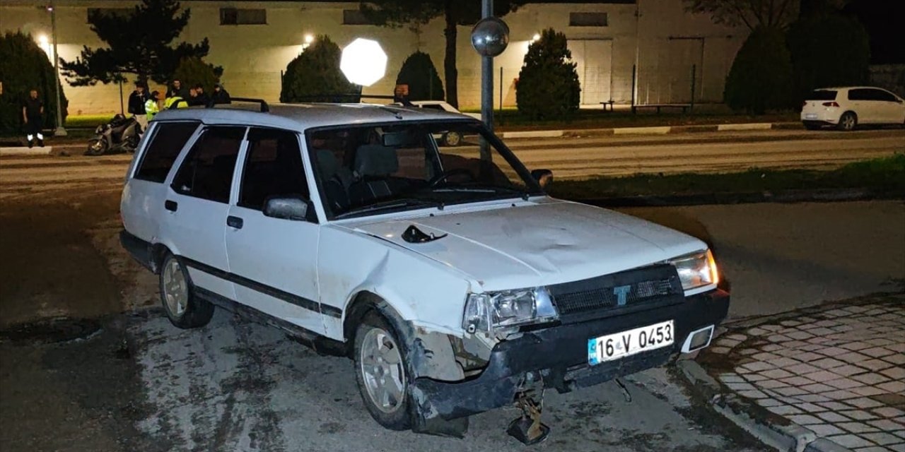 Bursa'da otomobil ile çarpışan motosikletin sürücüsü ağır yaralandı