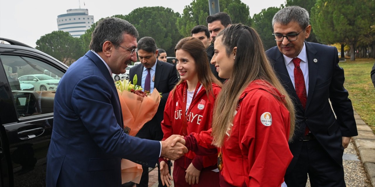 Cumhurbaşkanı Yardımcısı Yılmaz, Pamukkale Üniversitesi Akademik Yıl Açılışı'nda konuştu: