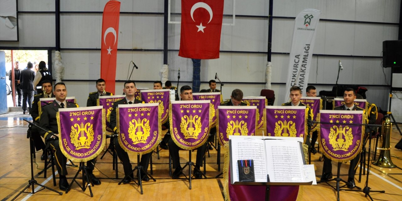 Askeri bando takımı Çukurca'da konser verdi