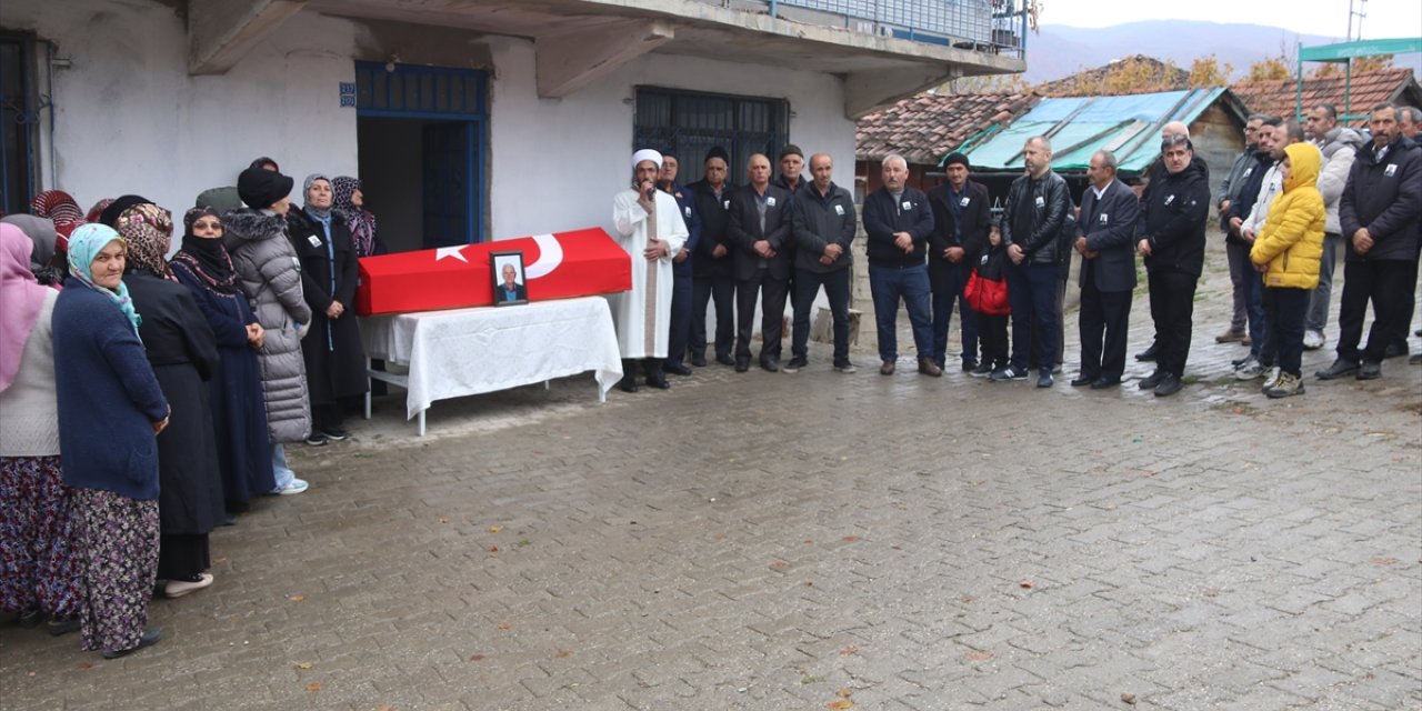 Amasya'da vefat eden Kıbrıs gazisi Dursun Okan son yolculuğuna uğurlandı