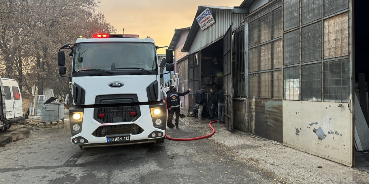 Nevşehir'de kaportacı dükkanında çıkan yangın söndürüldü