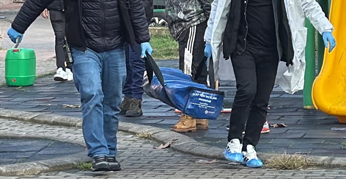 Sakarya'da bir kişi çocuk parkında silahla başından vurulmuş halde ölü bulundu