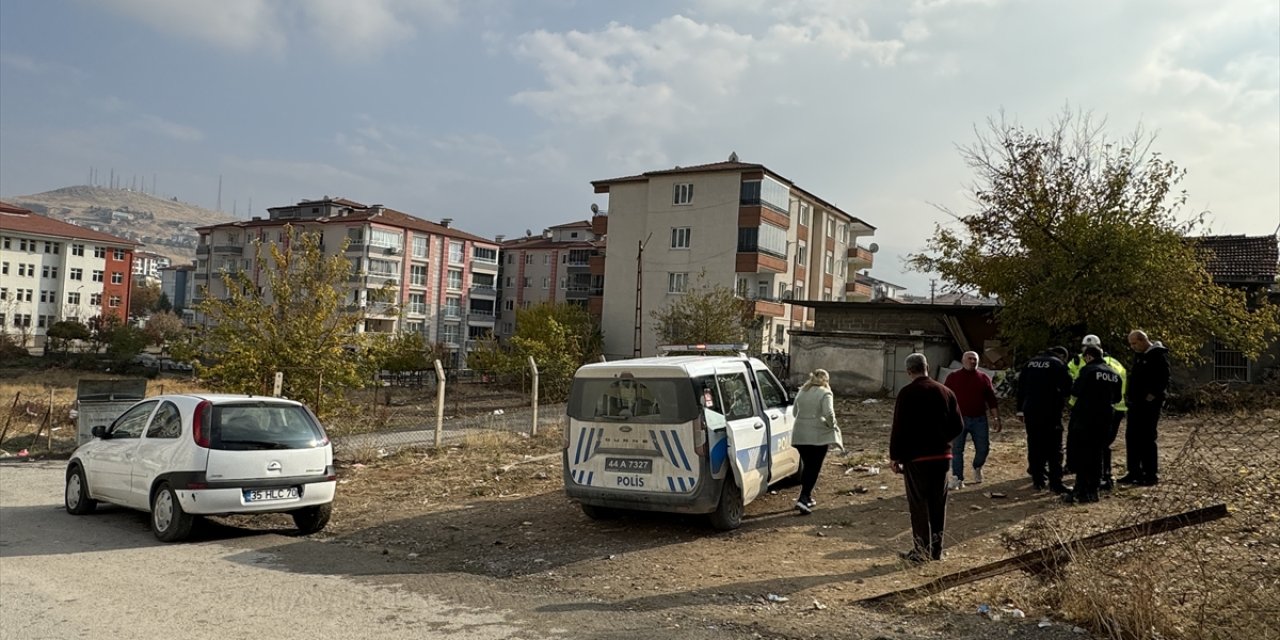 Malatya'da otomobilin yayalara çarpması sonucu 8 kişi yaralandı