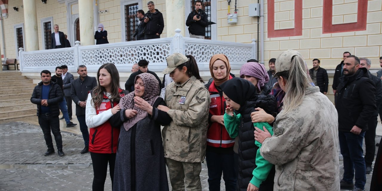 Kalp krizi sonucu hayatını kaybeden iki güvenlik korucusu Bitlis'te son yolculuklarına uğurlandı