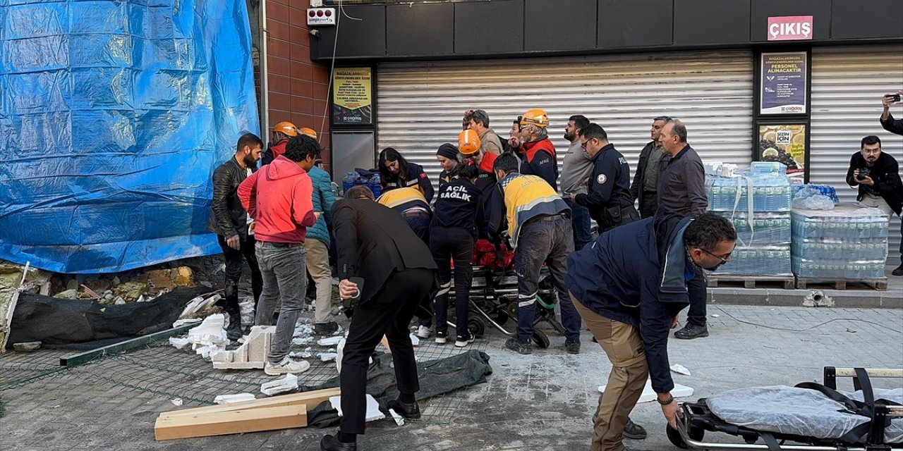 Eskişehir'de yıkım sırasında binanın bir bölümünün çökmesi sonucu 2 işçi yaralandı