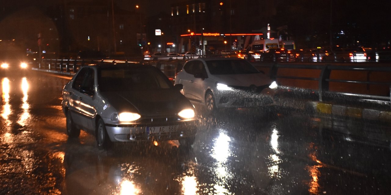 Van'da sağanak etkili oldu