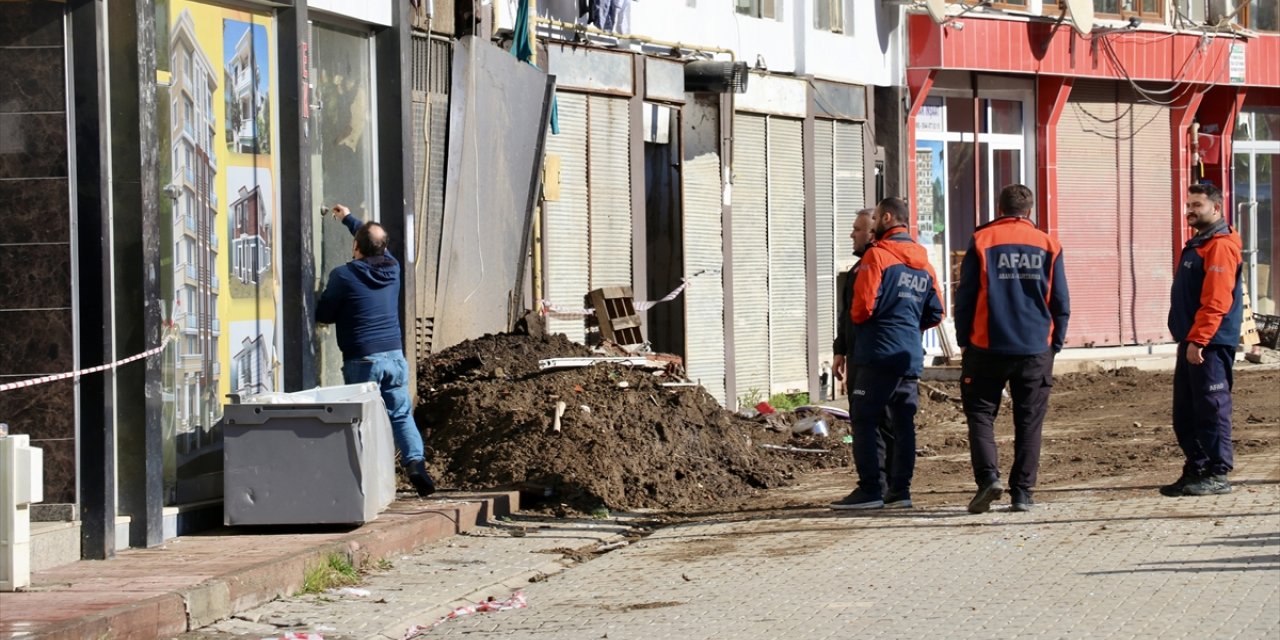 Rize'deki heyelandan etkilenen bina sakinleri yaşadıklarını anlattı