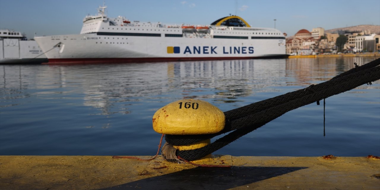 Yunanistan'da işçi ve memurlar 24 saatlik greve gitti