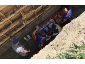 Amasya'da inşaat alanındaki çukura düşen kişi kurtarıldı