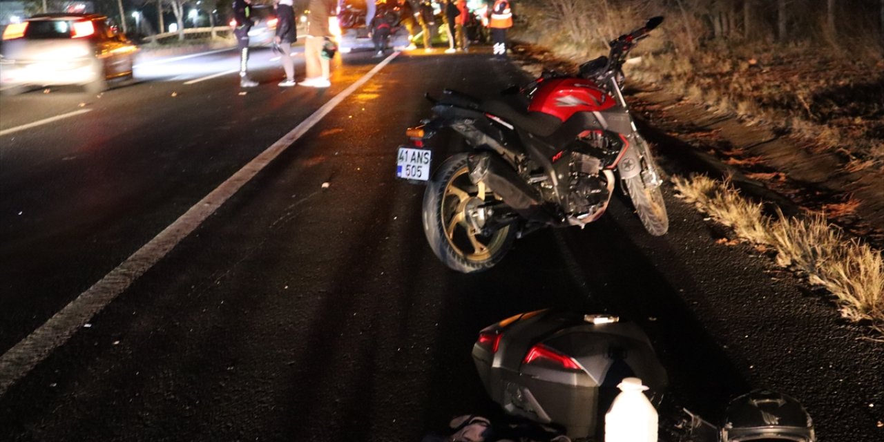 Tekirdağ'da yola devrilen aydınlatma direğine çarpan 3 motosikletin sürücüsü yaralandı