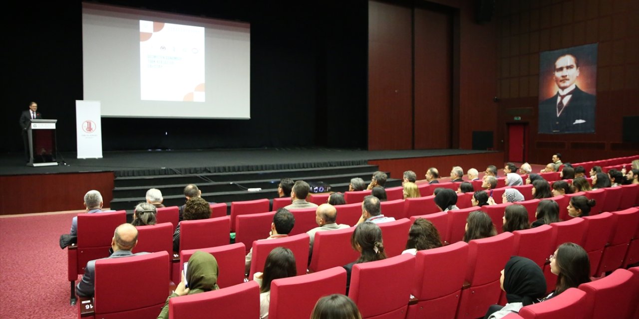 Adana'da "Geçmişten Günümüze Türk Atasözleri Çalıştayı" başladı