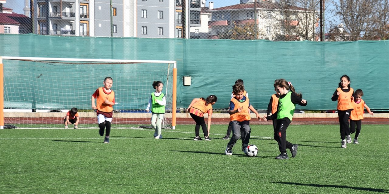 Artvin'de 13. Grassroots Herkes İçin Futbol Şenliği'nin 1. etabı düzenlendi