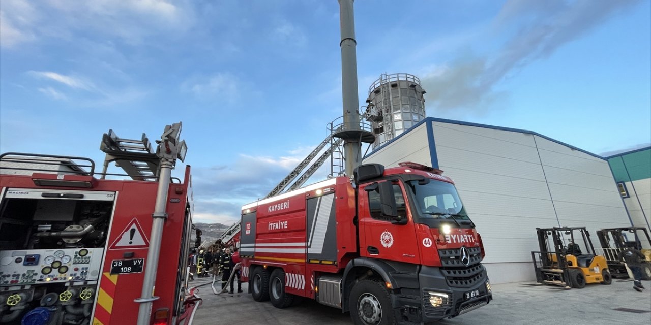 Kayseri'de talaş silosunda çıkan yangın söndürüldü