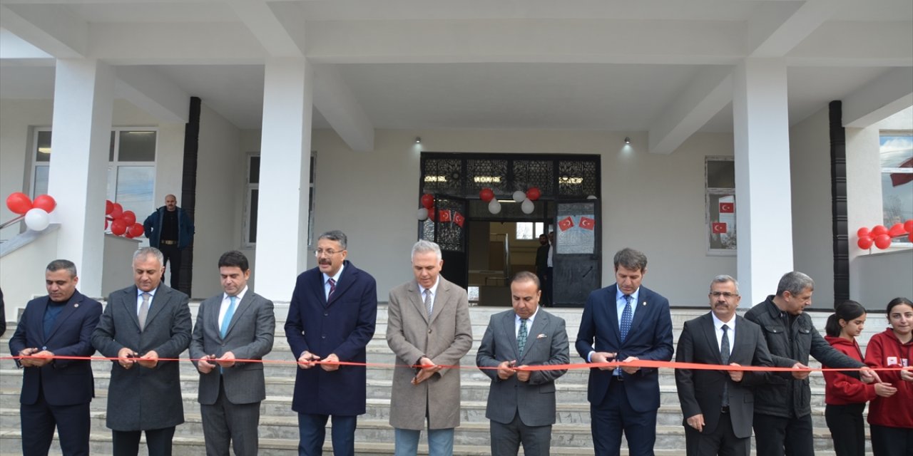 Hakkari'de terör saldırılarında zarar gören okulun yerine yenisi inşa edildi