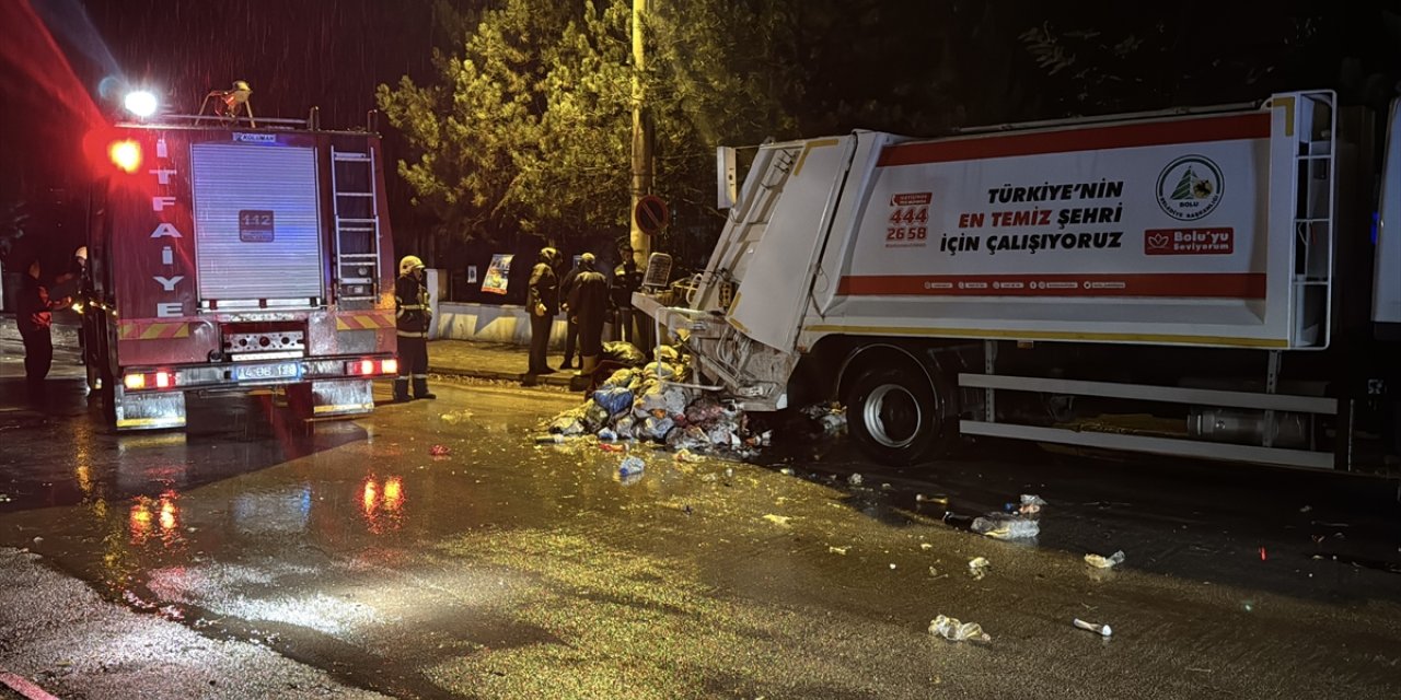 Bolu'da çöp kamyonunda çıkan yangın söndürüldü