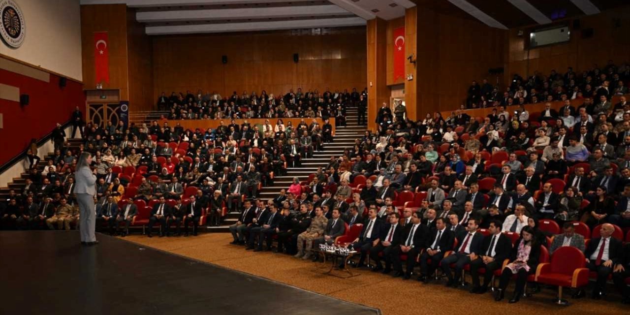 Erzurum'da kamu çalışanlarına "stresle başa çıkma ve öfke kontrolü" eğitimi verildi