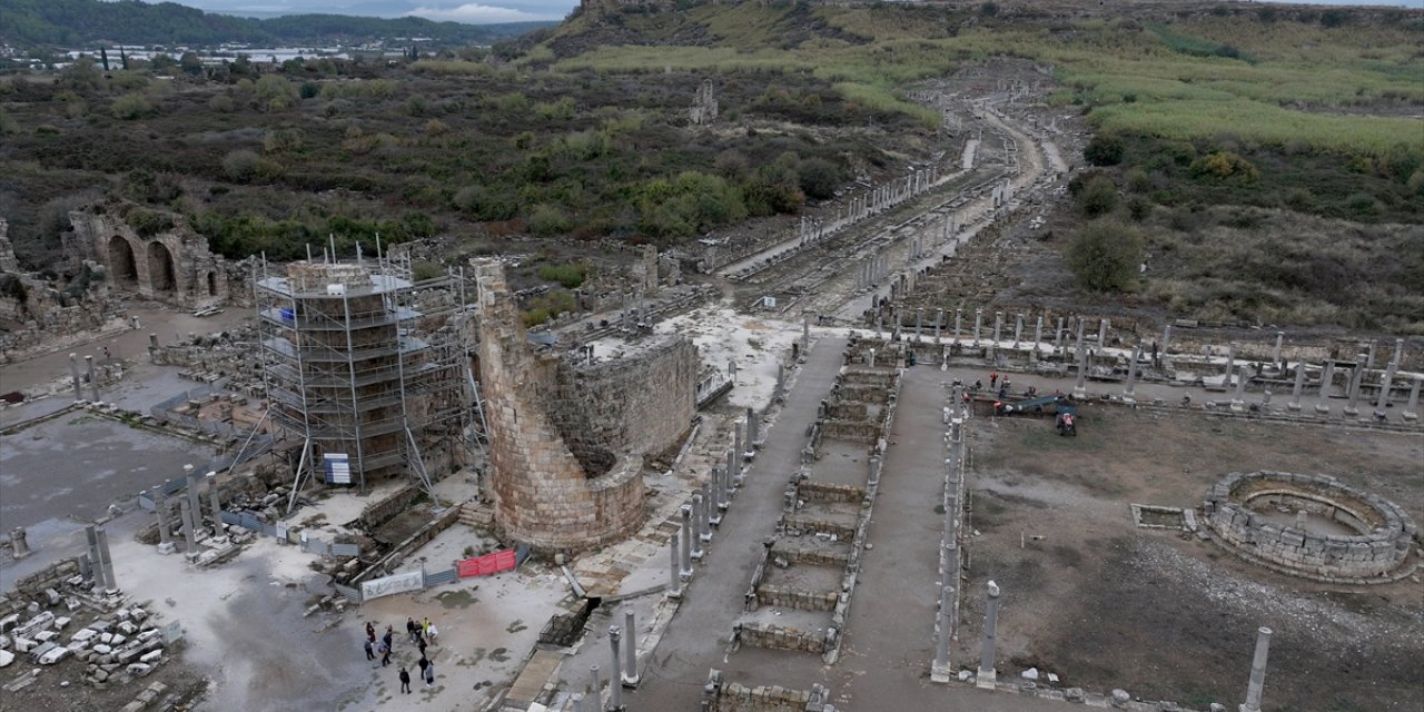 Perge'deki Antik Kestros çeşmesinden 1800 yıl sonra su akmaya başladı