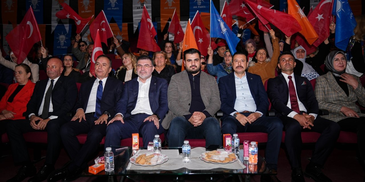 AK Parti'li İnan, partisinin Urla kongresinde konuştu: