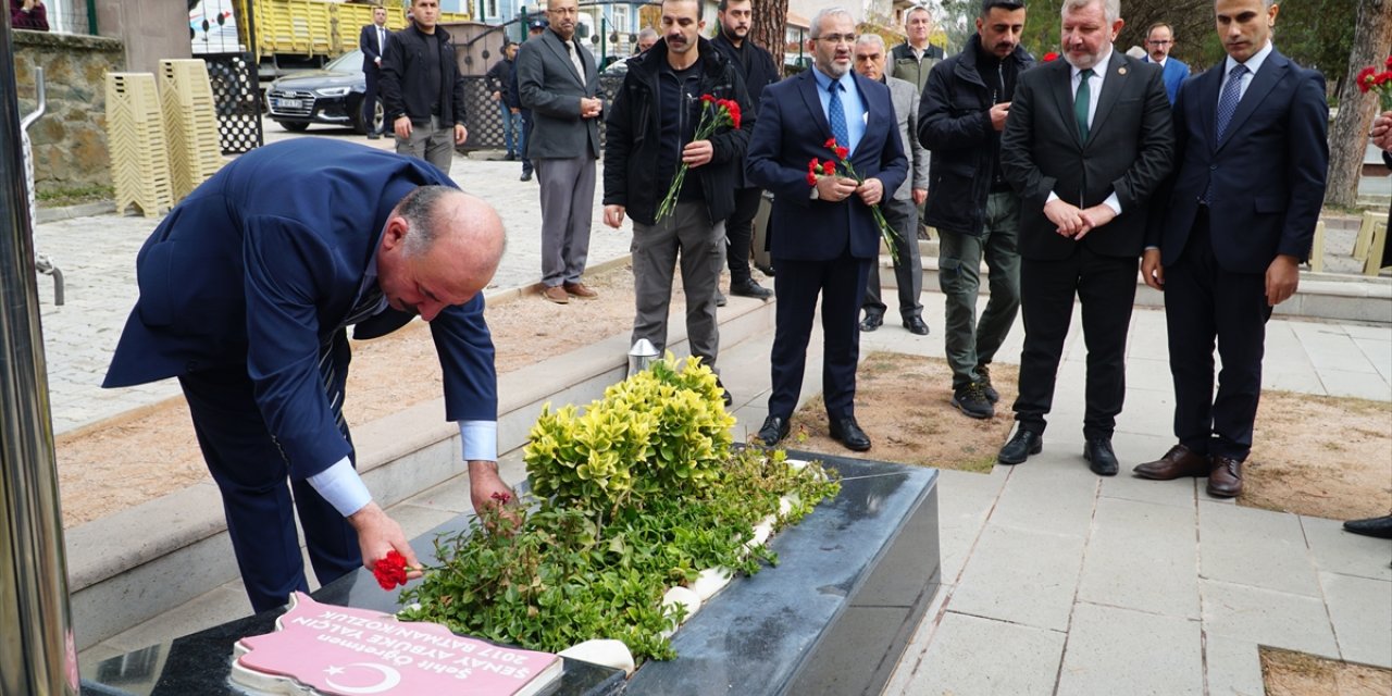 Çorum Valisi Çalgan şehit Aybüke öğretmenin kabrini ziyaret etti