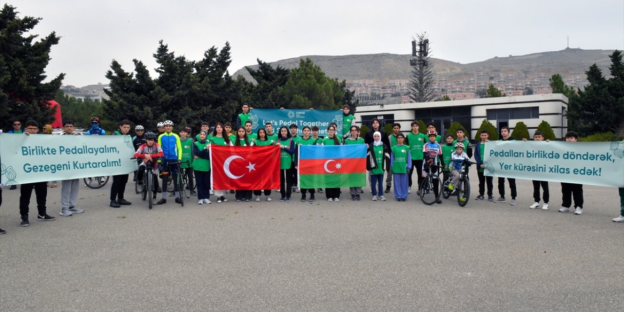 Bakü Türk Anadolu Lisesi öğrencileri çevre bilinci için pedal çevirdi