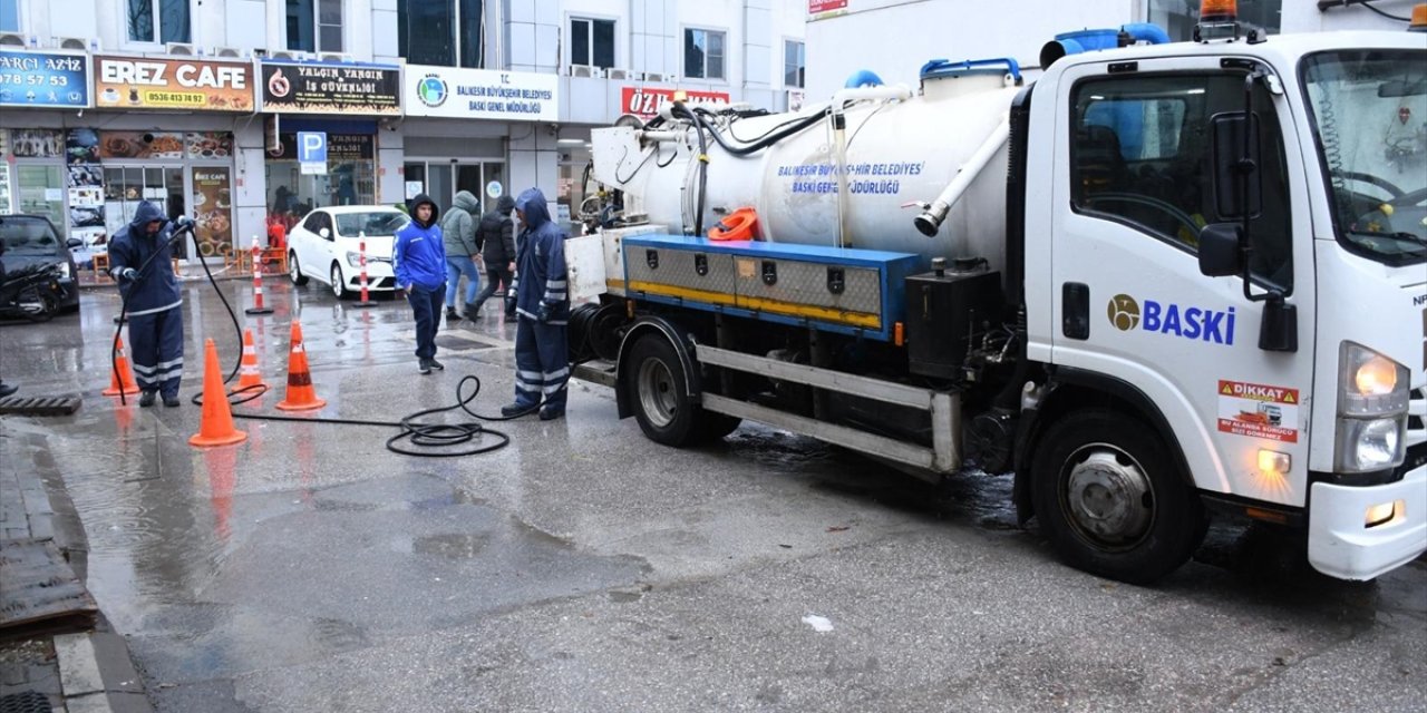 Balıkesir'de sağanak nedeniyle 502 ihbara müdahale edildi