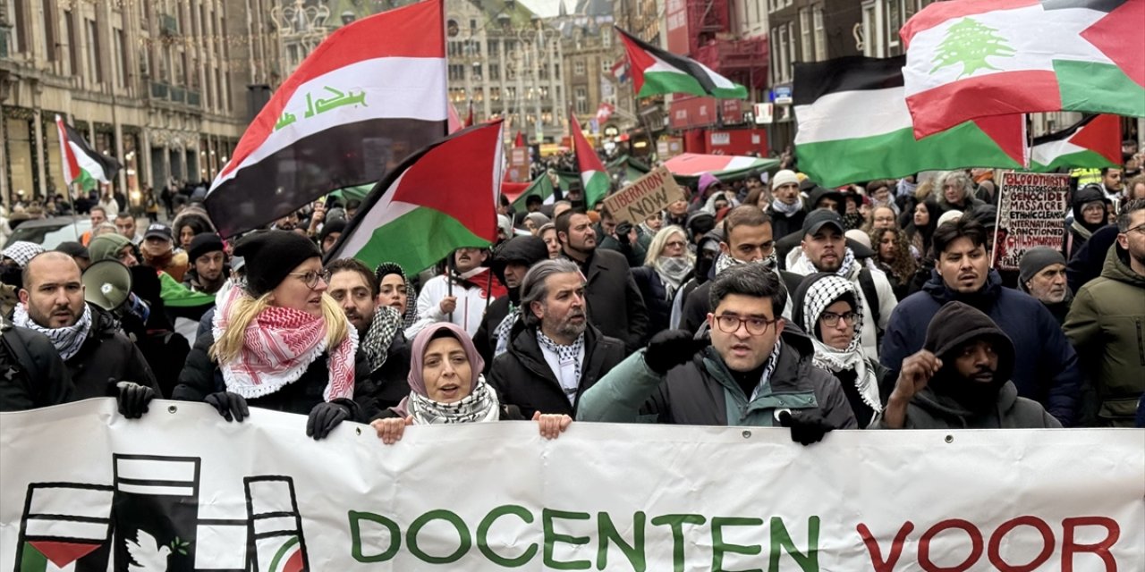 İsrail'in Gazze'deki saldırıları Amsterdam'da protesto edildi