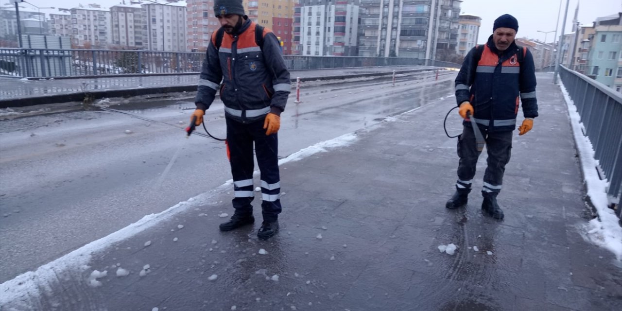 Çorum'da kar yağışı etkili oldu