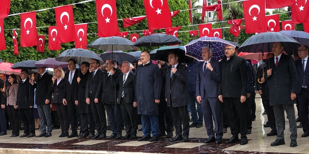 Adana ve Mersin'de Öğretmenler Günü kutlandı