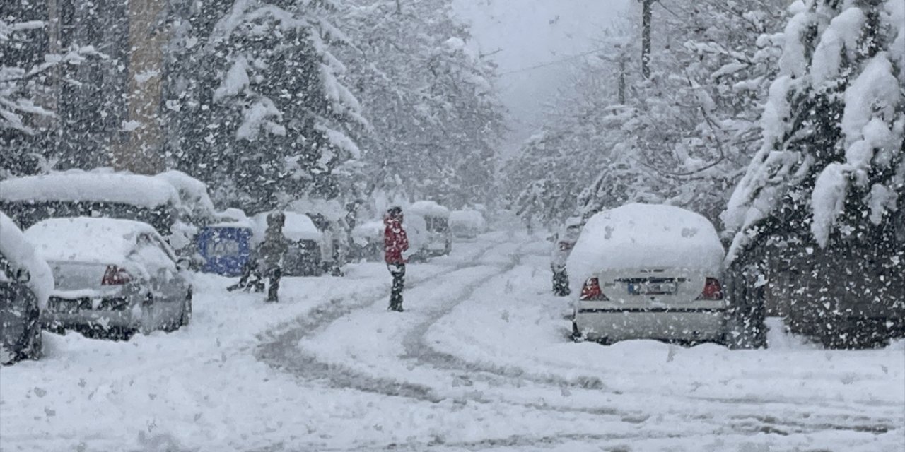 Bolu'da kar nedeniyle 60 köy yolu ulaşıma kapandı