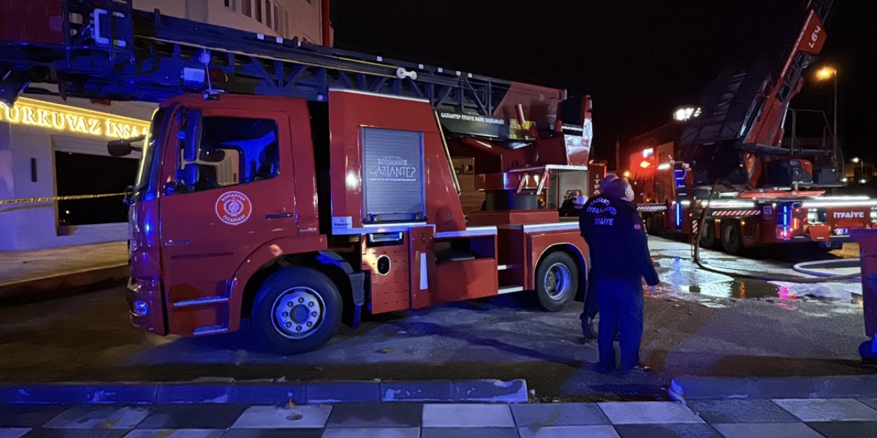 Gaziantep'te mobilyacının depo bölümünde çıkan yangın söndürüldü