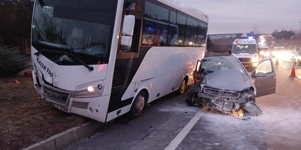 Tekirdağ'da otomobil ile midibüsün çarpışması sonucu 1 kişi öldü, 5 kişi yaralandı