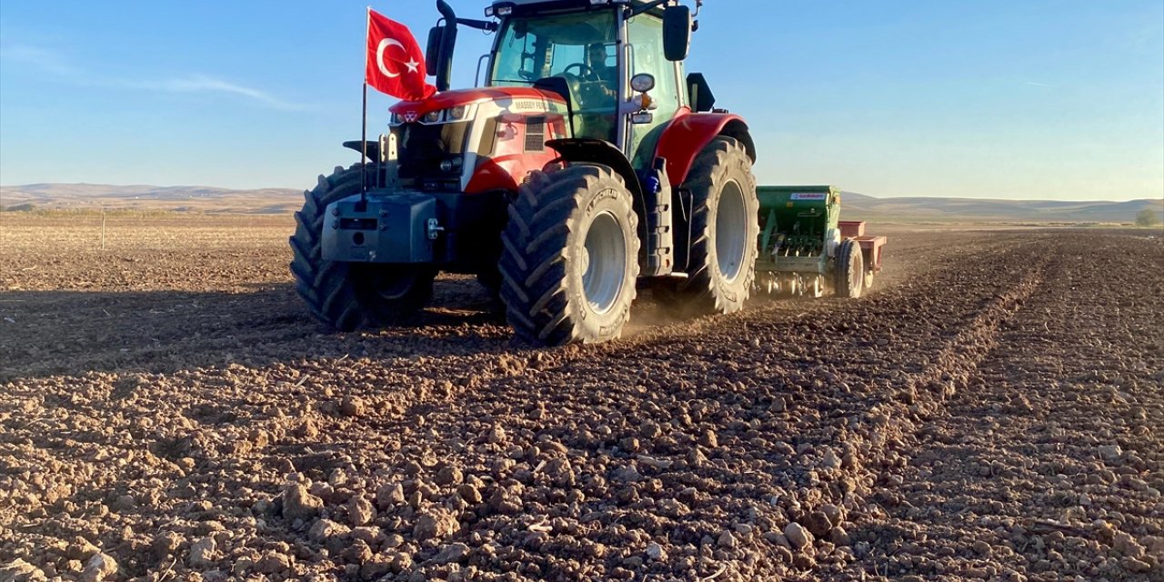 Kırşehir'de yeni üretim planlaması ve desteklemeyle ilk tohumlar ekildi