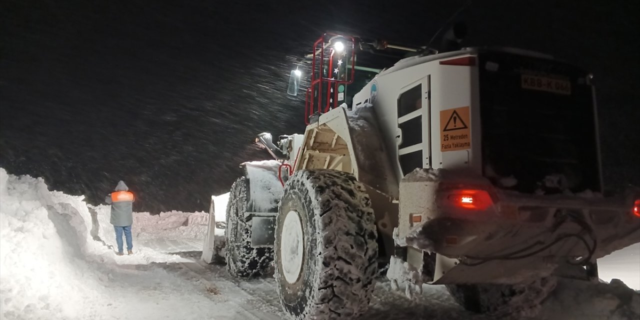 Kayseri'de kardan kapanan 230 mahalle yolu ulaşıma açıldı