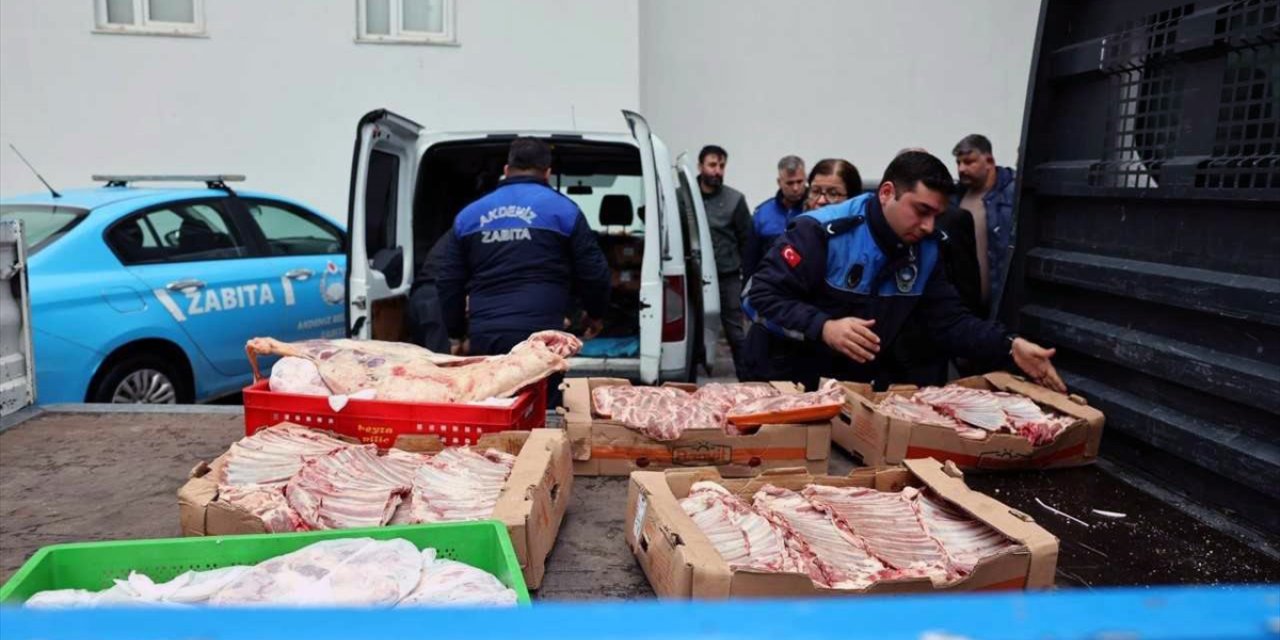 Mersin'de sağlıksız koşullarda taşınan 235 kilogram et bulundu