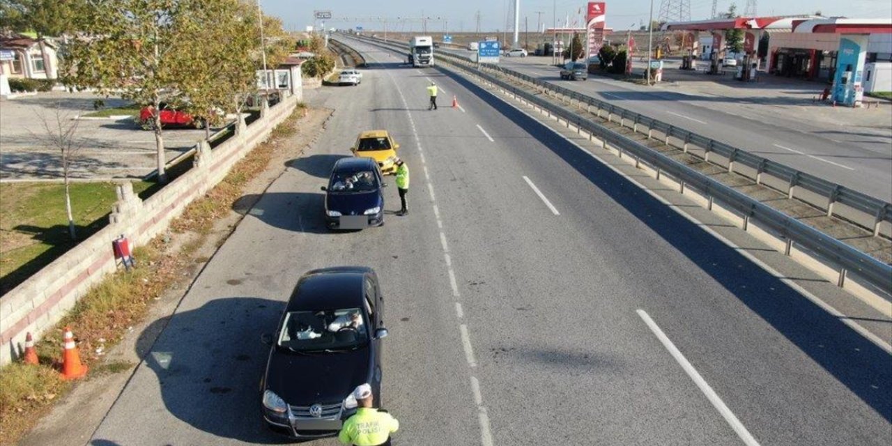 Kırklareli'nde hız ihlali için plakaları sökülen 22 araç trafikten menedildi