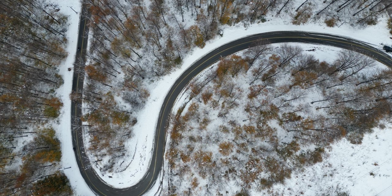 Sakarya'da beyaz örtüyle kaplanan Keremali Dağı havadan görüntülendi