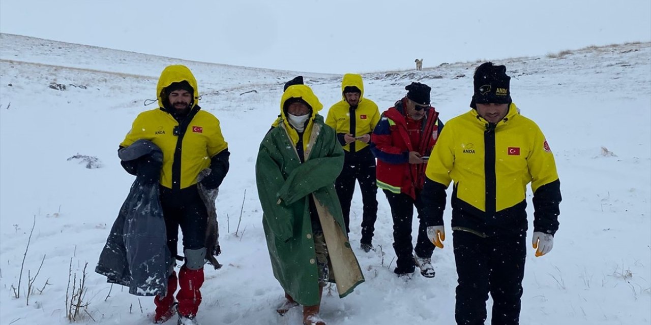 Kayseri'de yaylada mahsur kalan 80 yaşındaki çoban kurtarıldı